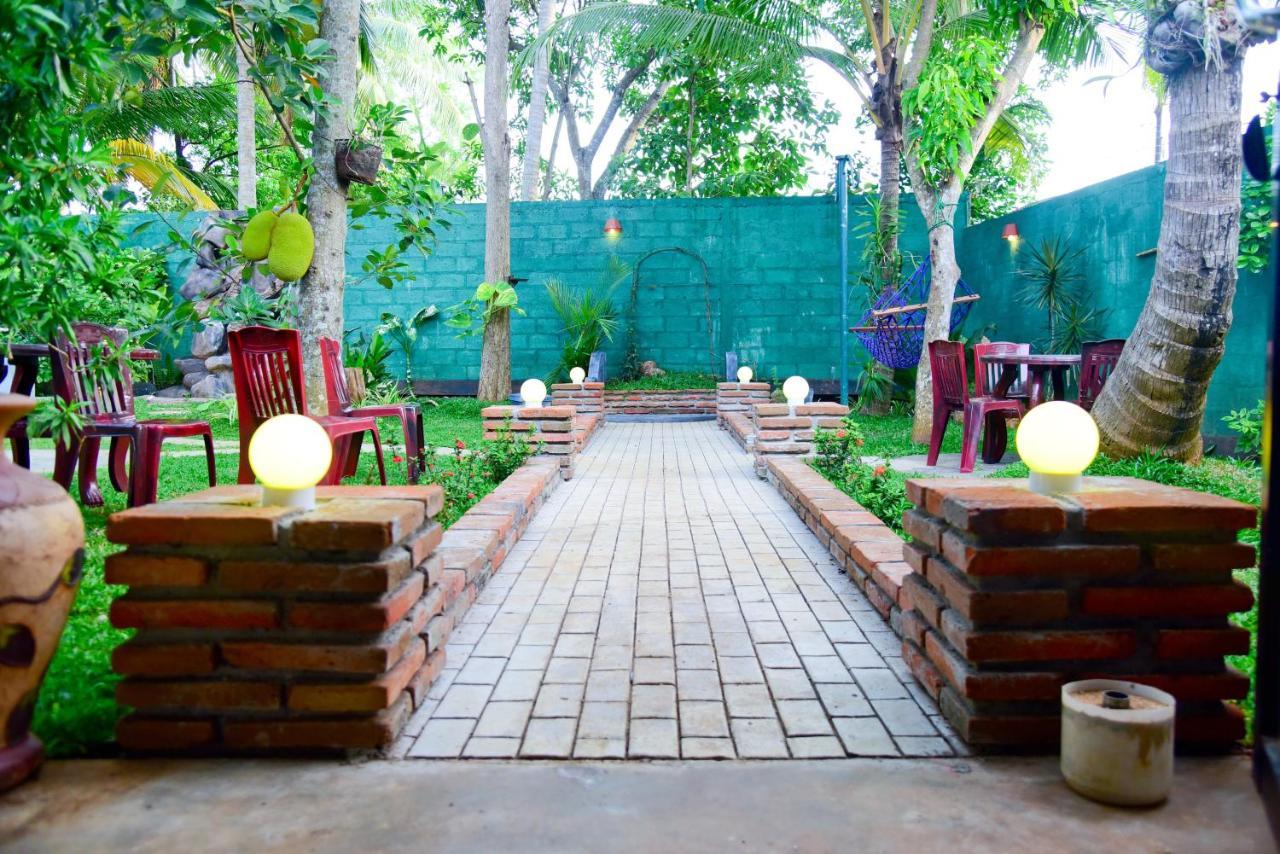 Hotel Moonstone Anurâdhapura Extérieur photo