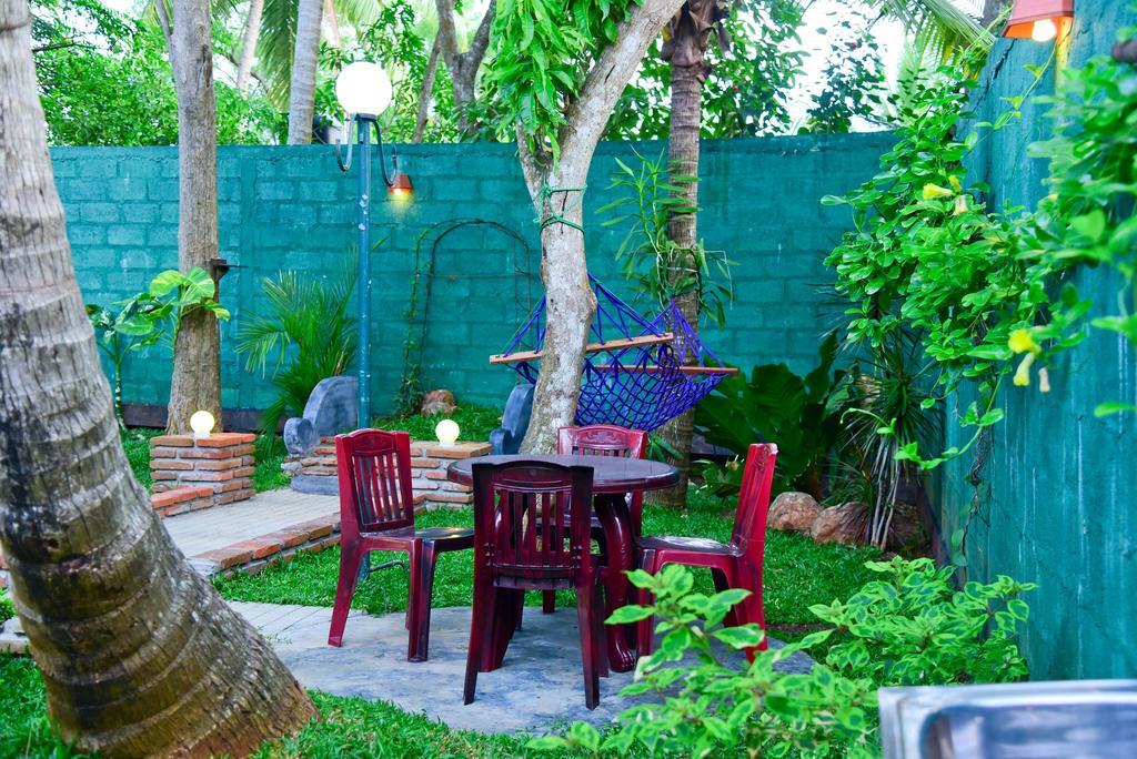 Hotel Moonstone Anurâdhapura Extérieur photo