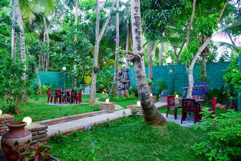 Hotel Moonstone Anurâdhapura Extérieur photo