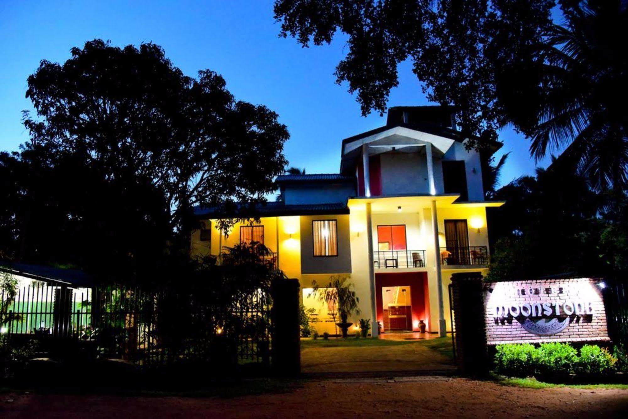 Hotel Moonstone Anurâdhapura Extérieur photo