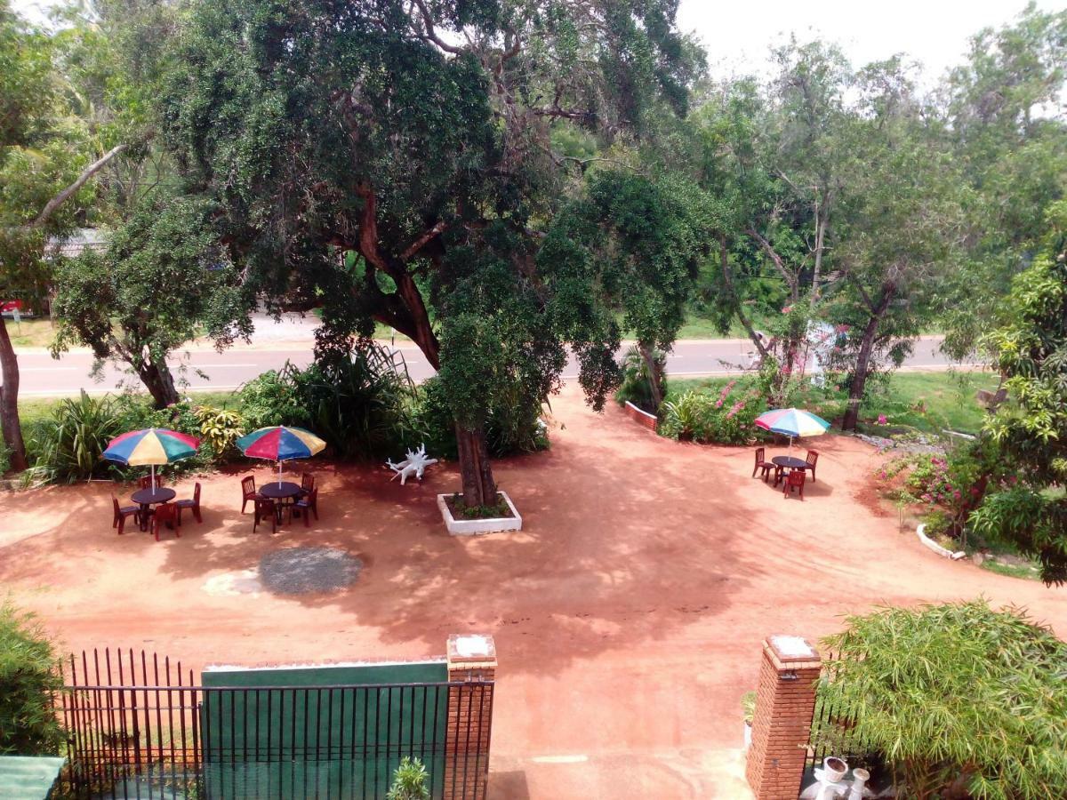 Hotel Moonstone Anurâdhapura Extérieur photo